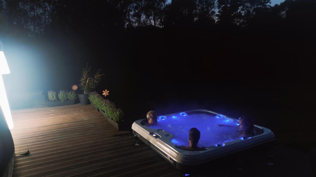 Villa Adurbuy Avec Jacuzzi Экстерьер фото